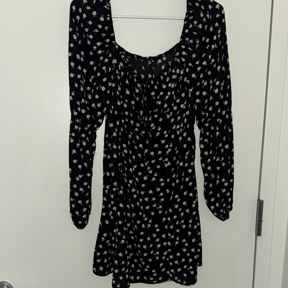 Elegant Black Floral Dress - Picture 1 of 4